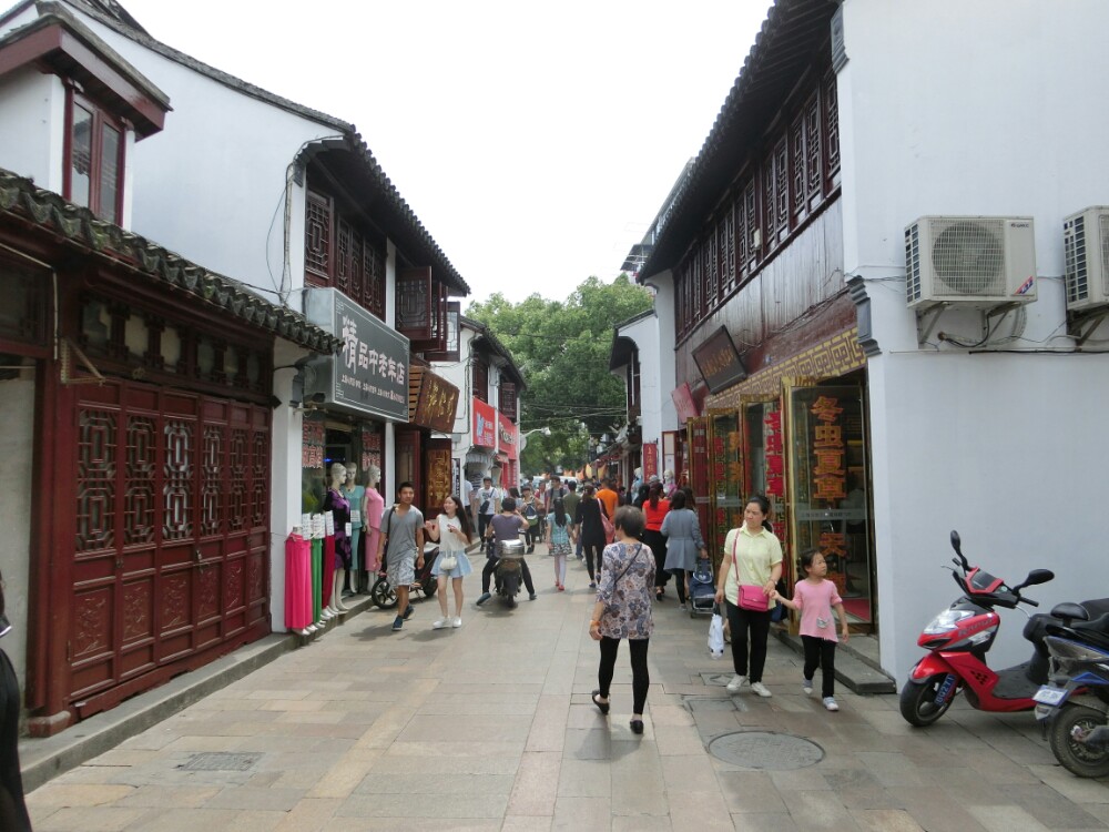 【携程攻略】上海七宝老街景点,可以不错人很多,太热