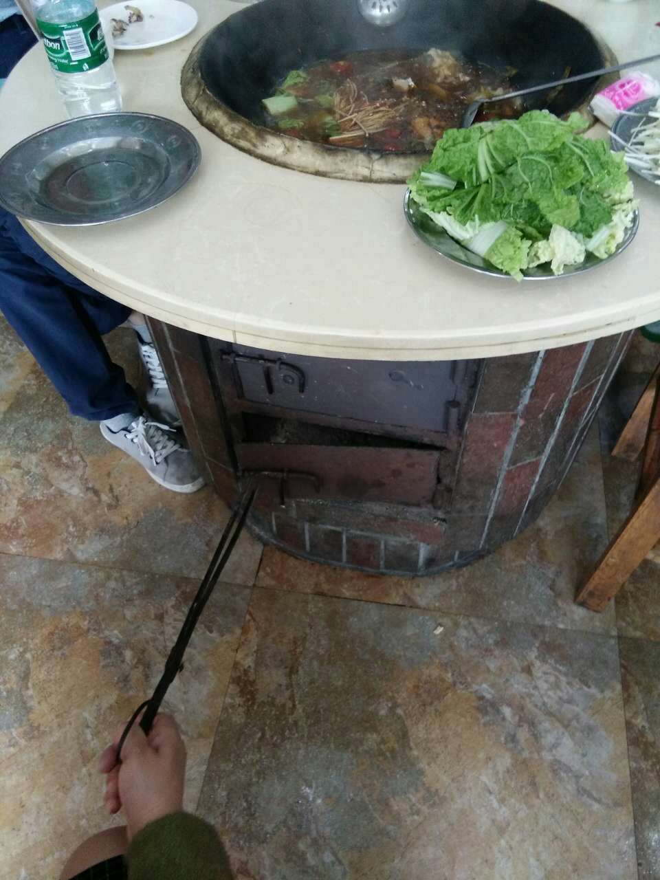 大锅大灶柴火饭庄