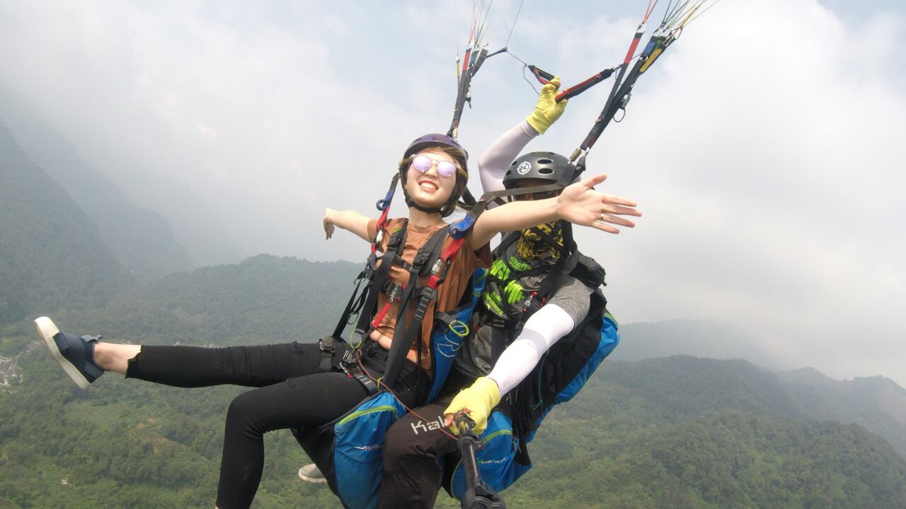 峨眉山滑翔伞双人体验