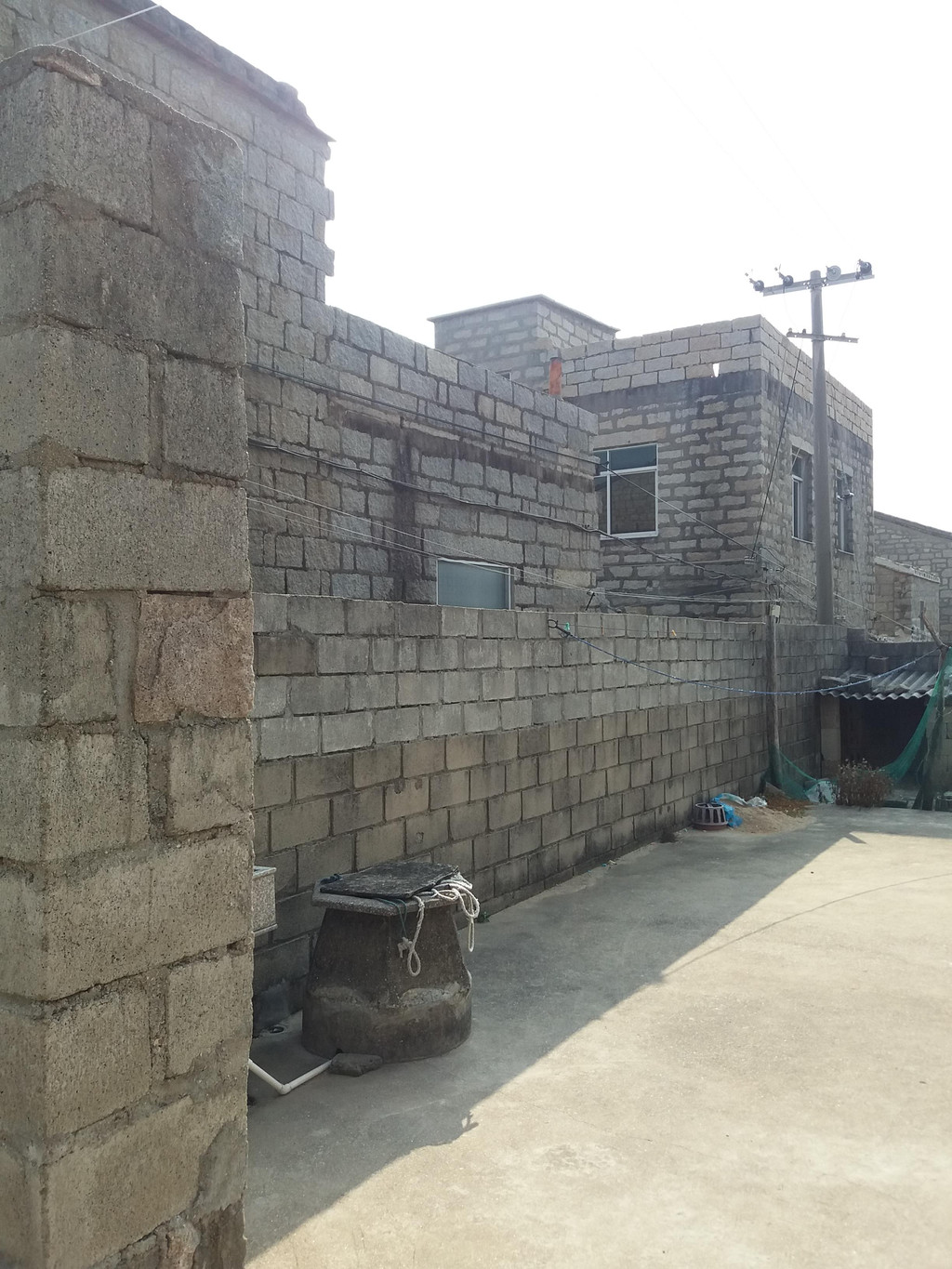 石头压瓦防掀,房子像碉堡,美感与功能兼具——平潭瓦瑶村,看澳村,斗门