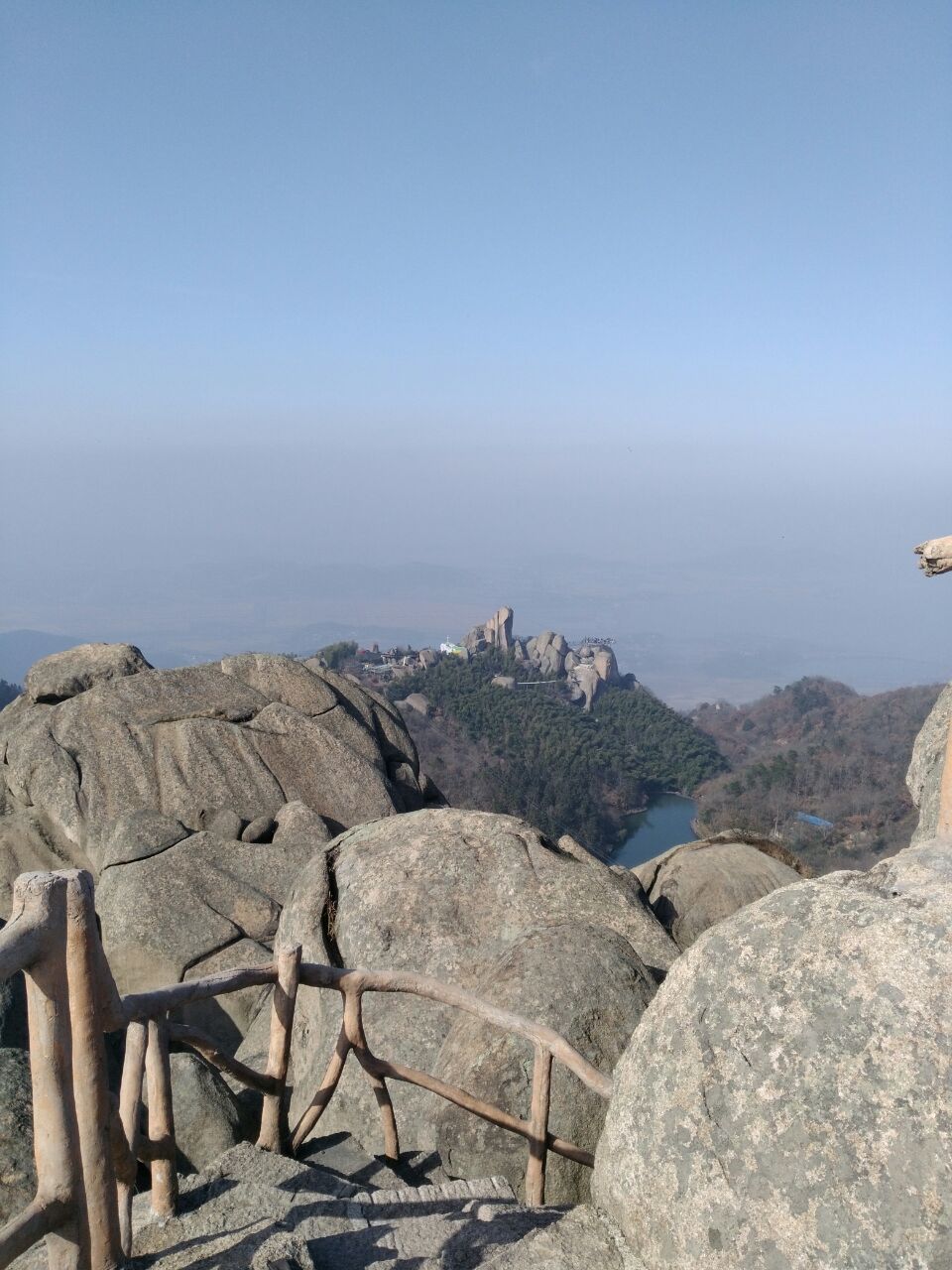 巨石山