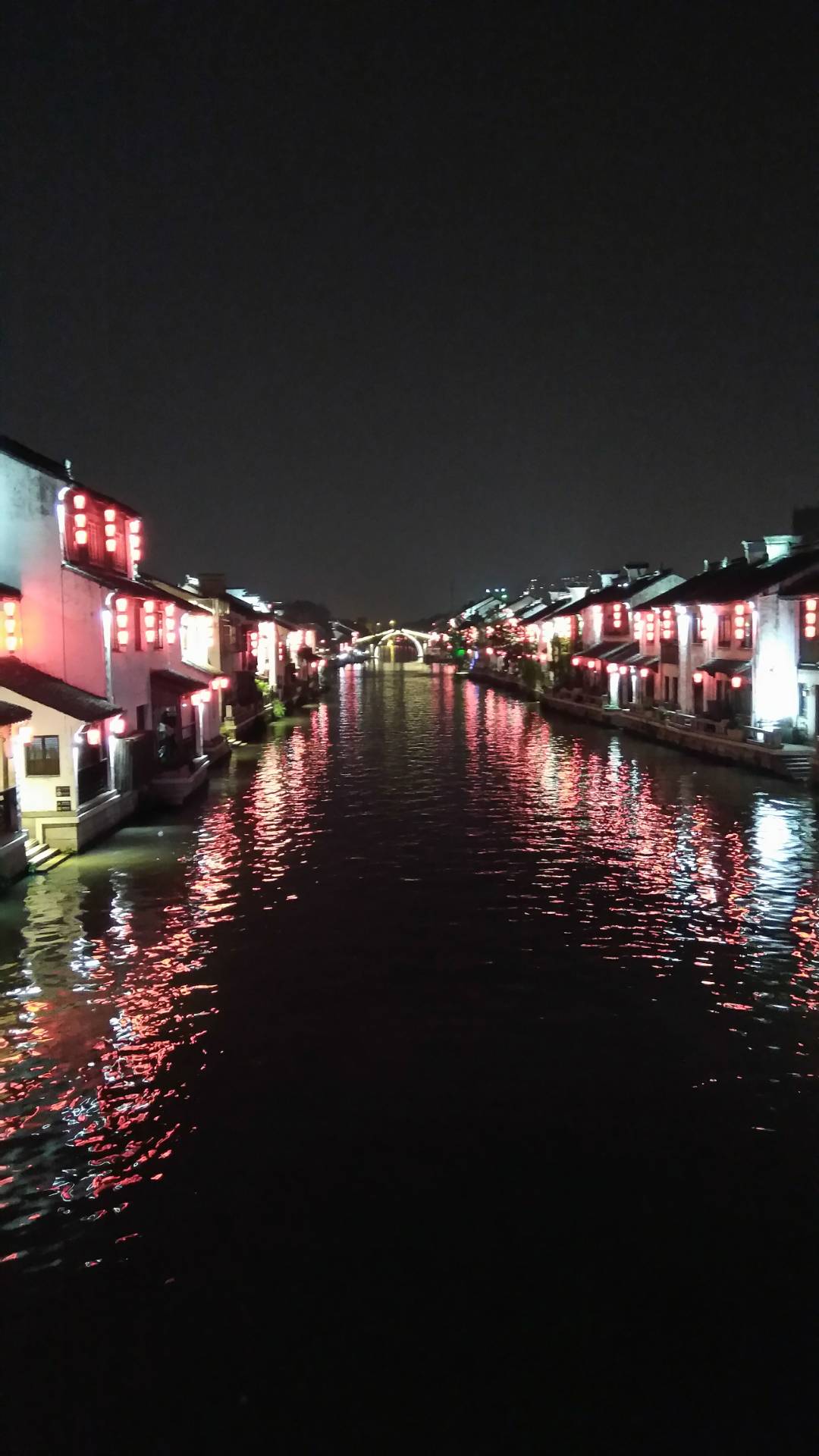 晚上来这里看夜景,小桥流水,很美