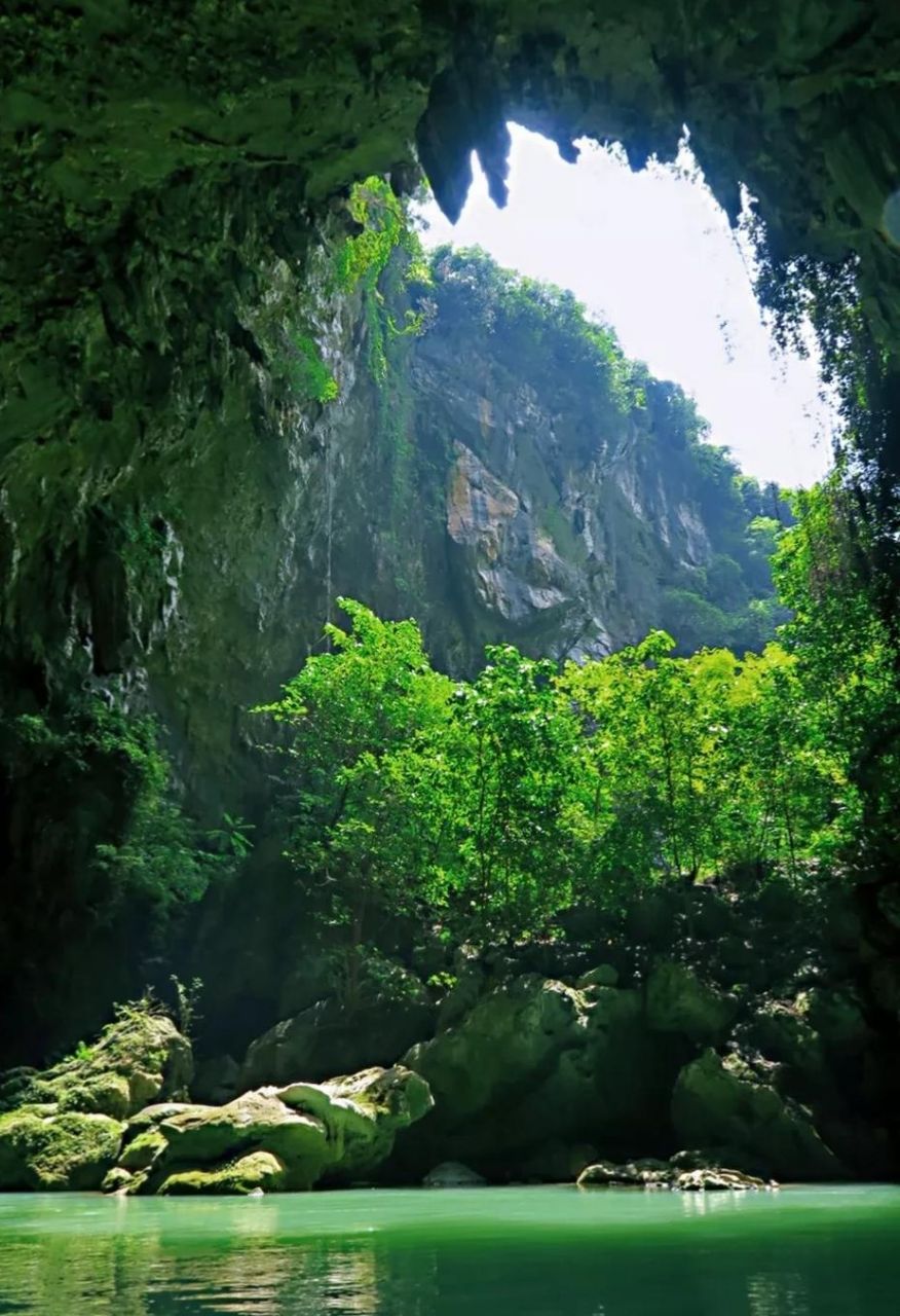 巴马百鸟岩