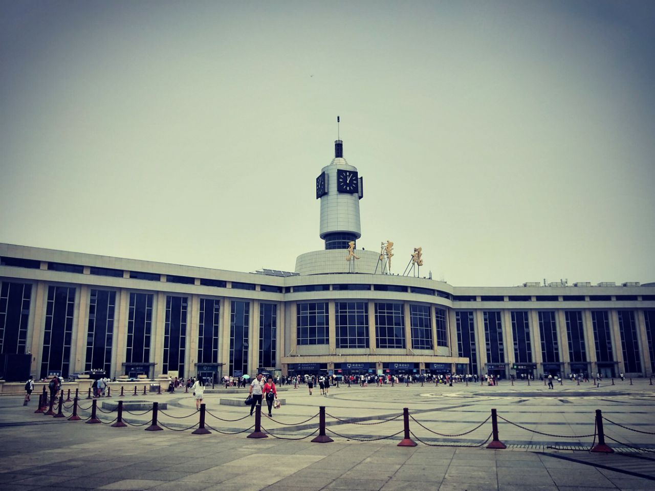 【携程攻略】天津站,南广场很大,南广场出来后景色很