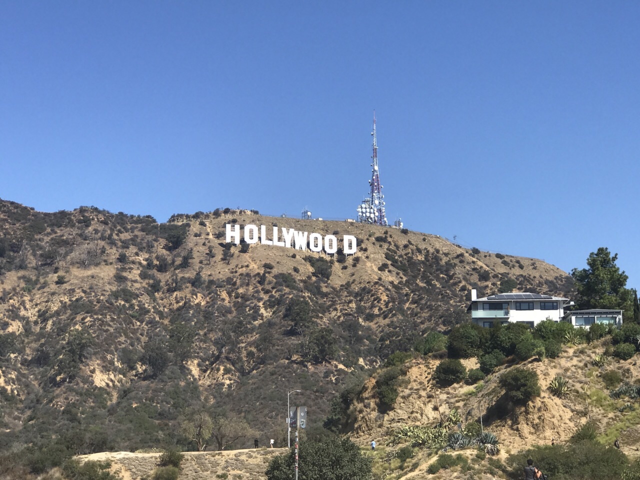 好莱坞山上的hollywood这几个大字无疑是最直白的标志,来洛杉矶都要