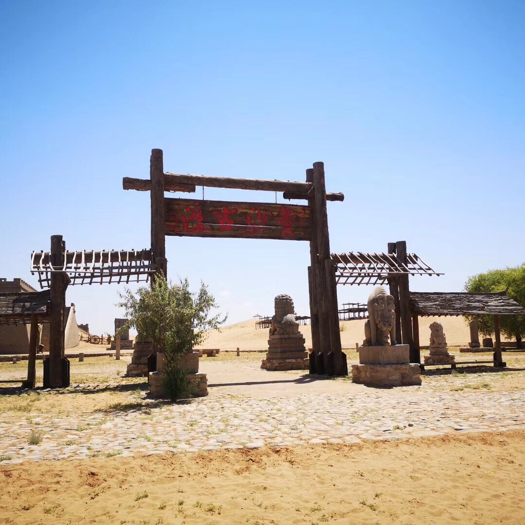 黄沙古渡是一处古老的黄河渡口,这里有大漠风光,黄河古韵,自然湿地
