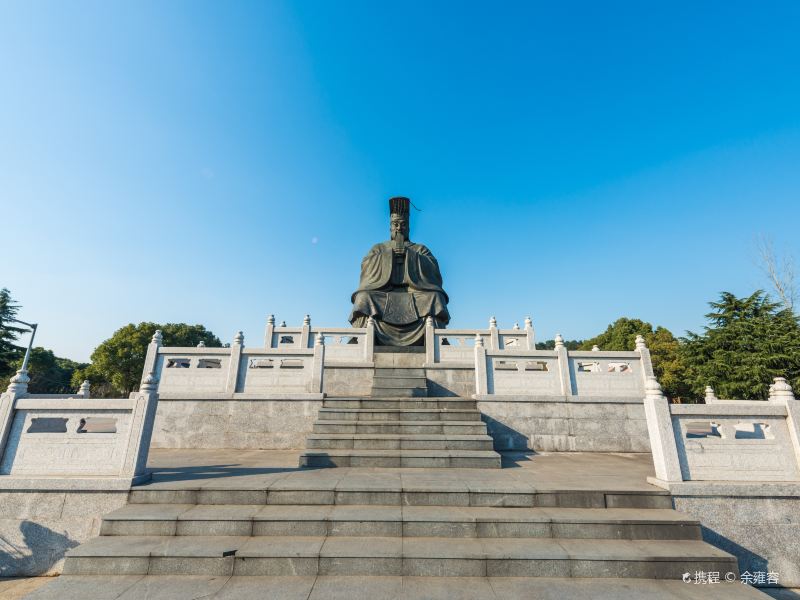 鸿山泰伯墓