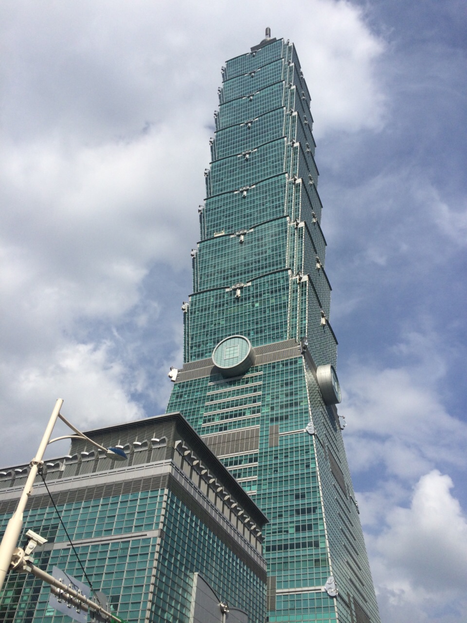 台北101(taipei 101),位于中国台湾地区台北市信义区,由建筑师