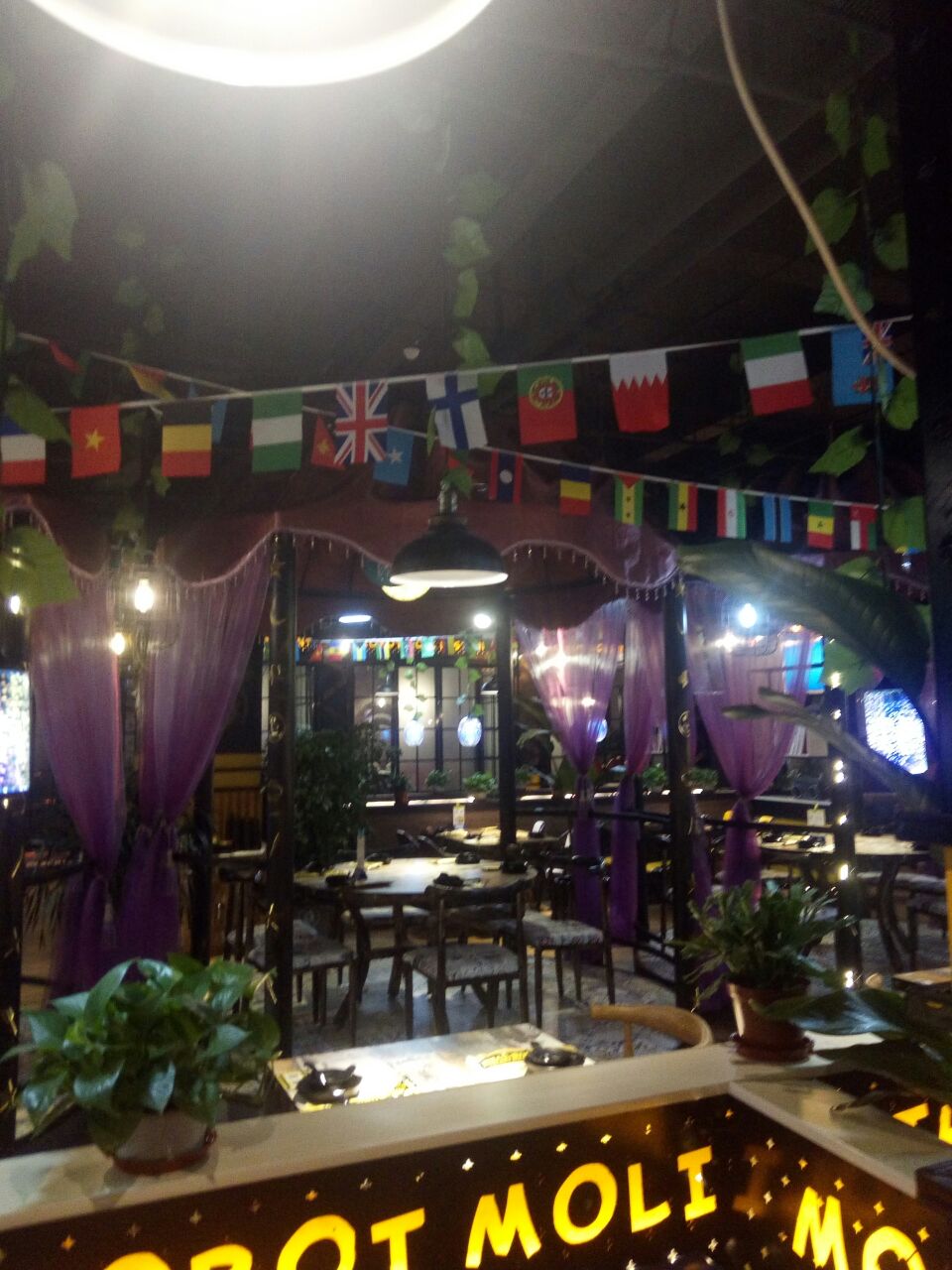 机器人魔力餐厅(上海金桥大拇指广场店)