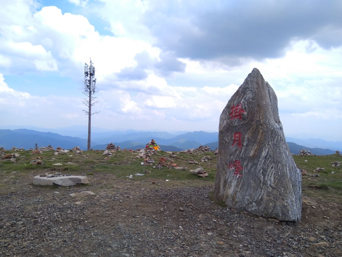 西台挂月峰