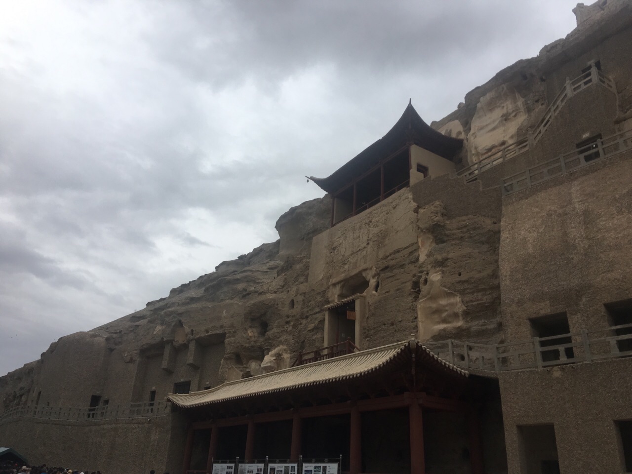 有多辉煌的历史,就有多令人痛心现状;"110年前斯坦因离开了莫高窟,他