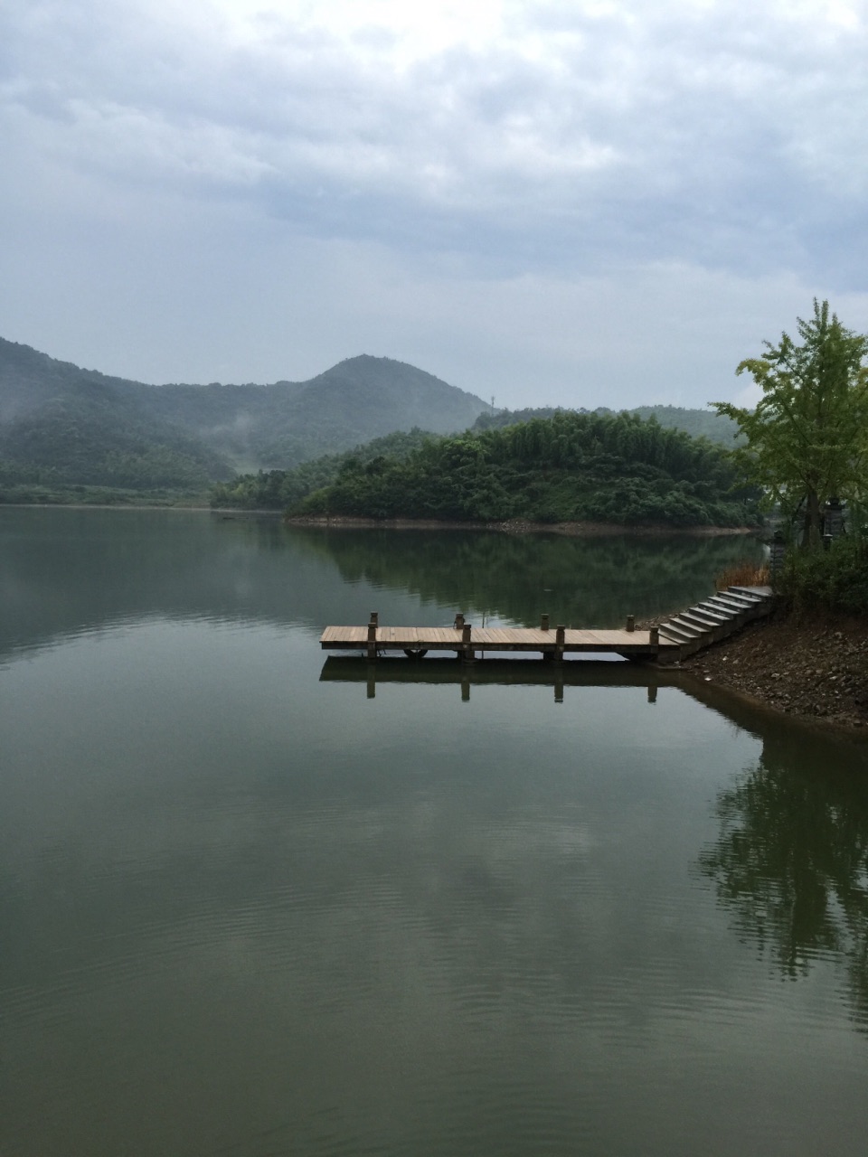 宁波的九龙湖风景区位于宁波的郊区,以前是下属镇海县的地盘,是个有