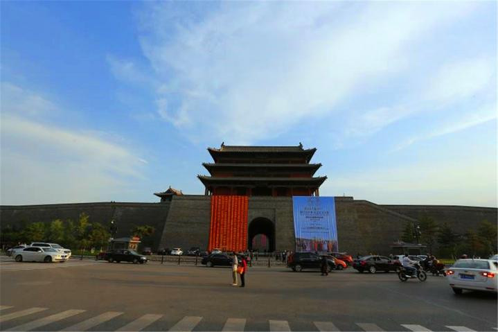 旅游业成为大同市的经济亮点,发展旅游成为全市上下关注的社会热点