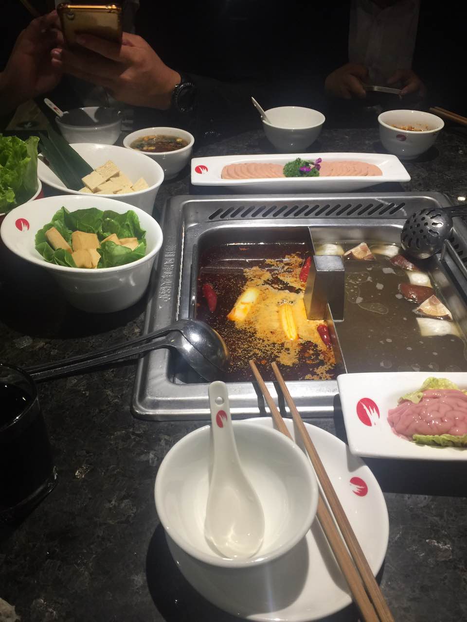 【携程美食林】石狮海底捞火锅(德辉广场店)餐馆,一直