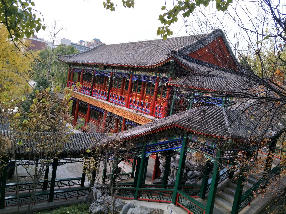 大观园是首部电视红楼梦拍摄地点,很多故事背景都在这儿展现.