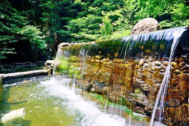 太湖源风景区位于杭州临安目山南麓,太湖的主源头坐落于此,故名太湖