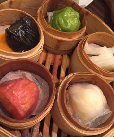 2021避风塘(百联西郊店)美食餐厅,西郊百联现在引入了很多服装.