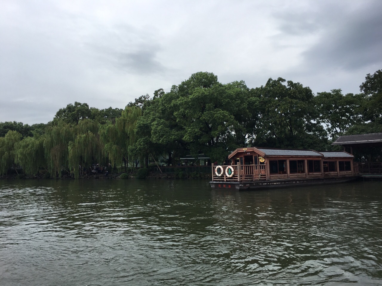 雨天游西湖,感觉非常好,雷峰塔顶可以看到西湖周边全貌,西溪是比较原