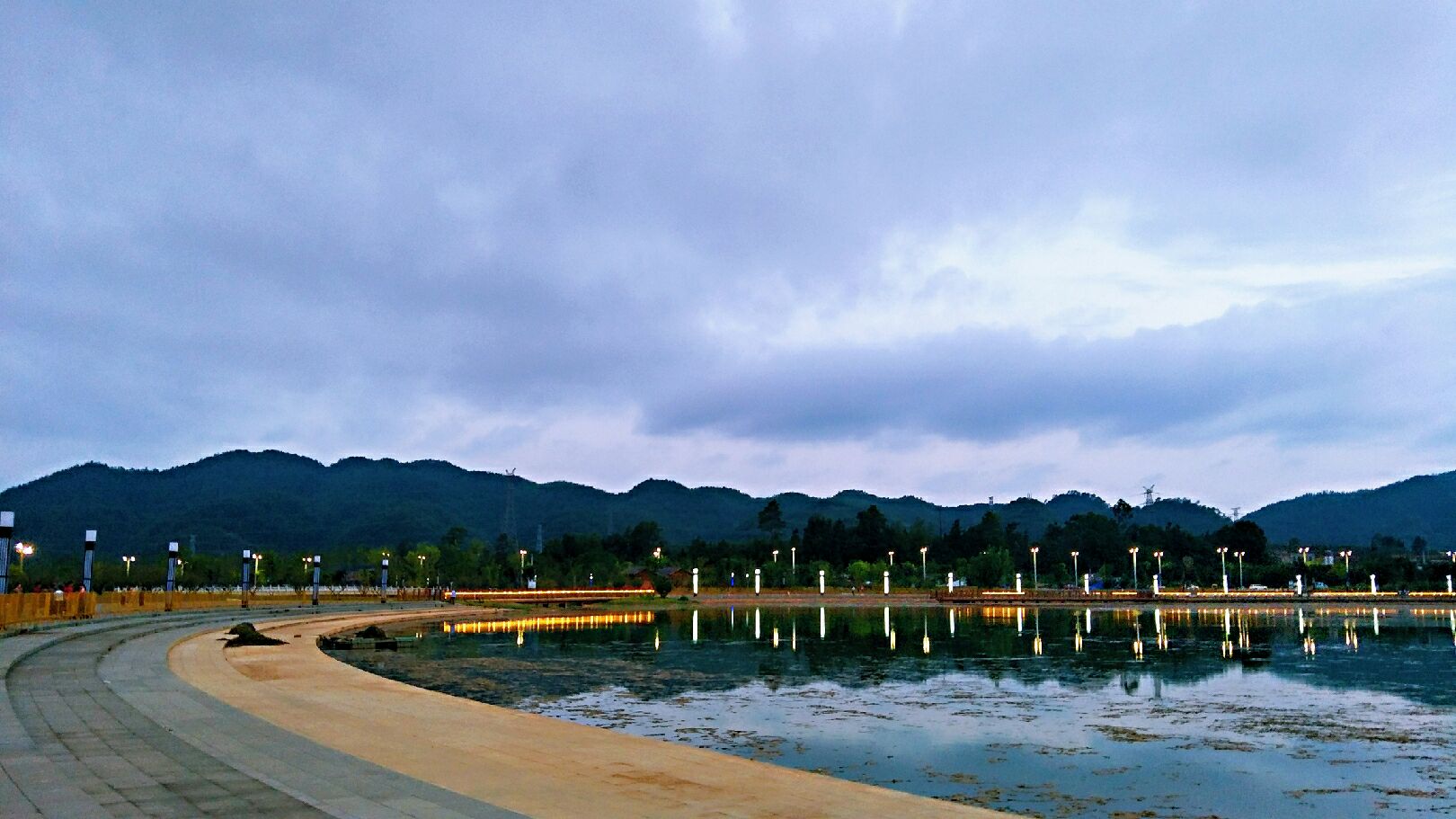 贵州湖景酒店