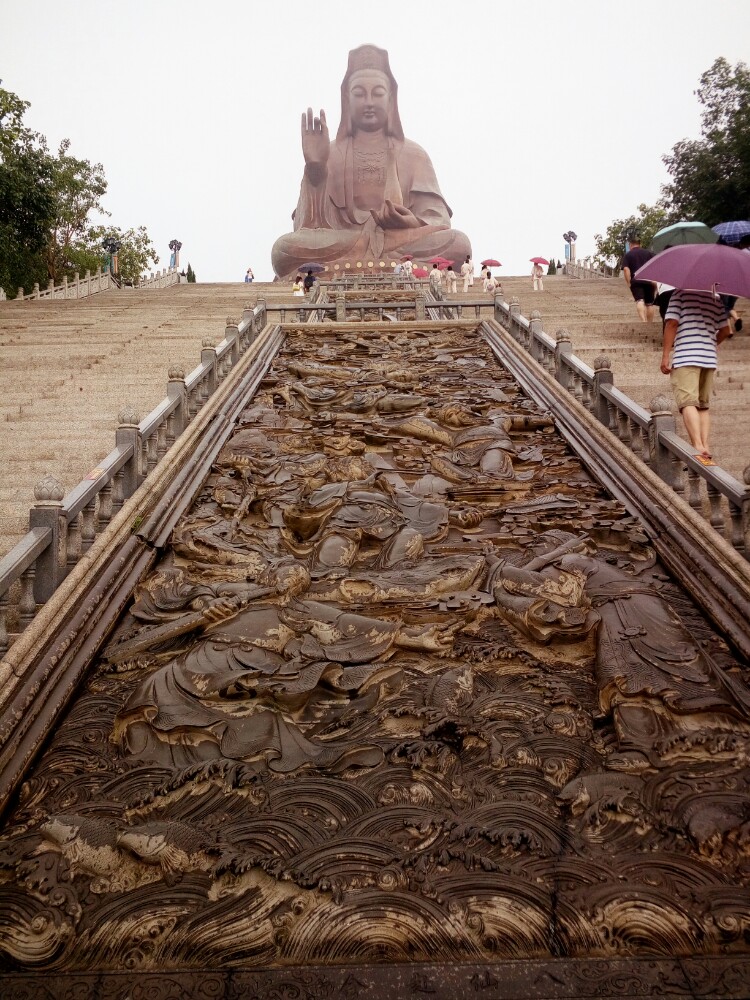 目的地 西樵山风景名胜区  西樵山是广东四大名山之一,海拔不高,大概