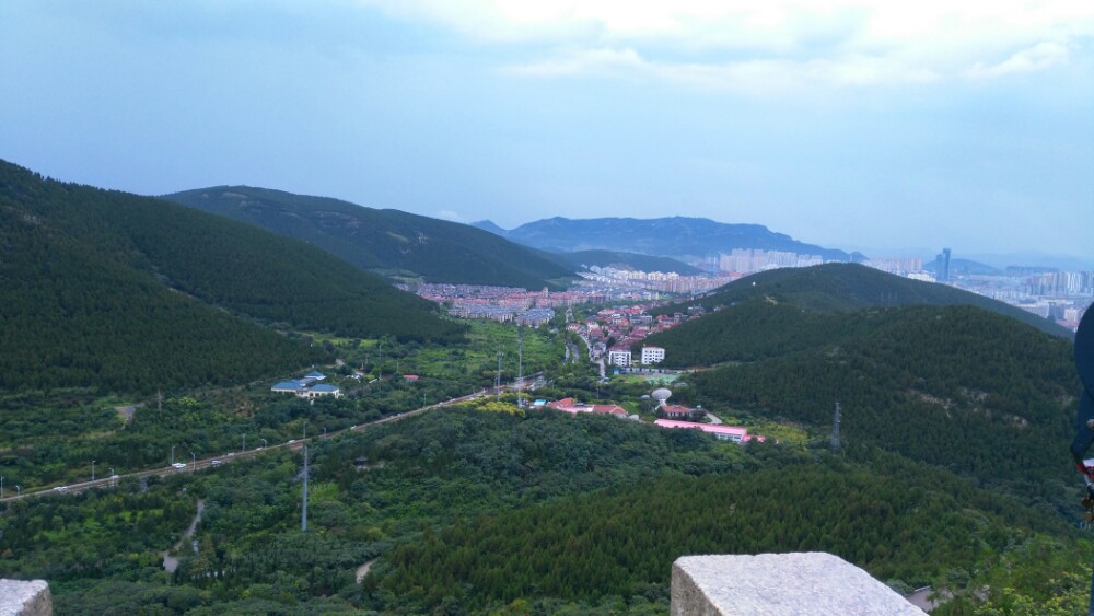 济南千佛山景点,山还挺高的,大概300米左右,半山腰有很多景点,历山院