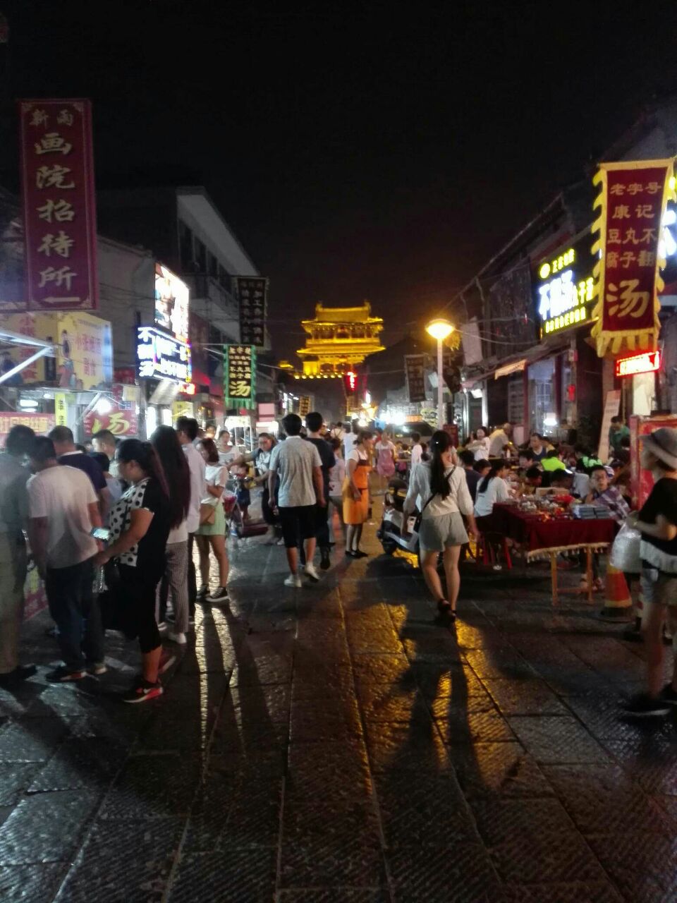 【携程攻略】洛阳丽景门购物,夜景很漂亮,很多小吃,青石板路很有古韵