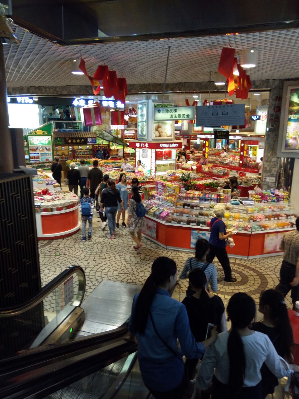 【携程攻略】北京西单商场购物,果然是各大品牌聚集地香奈儿纪梵希ysl