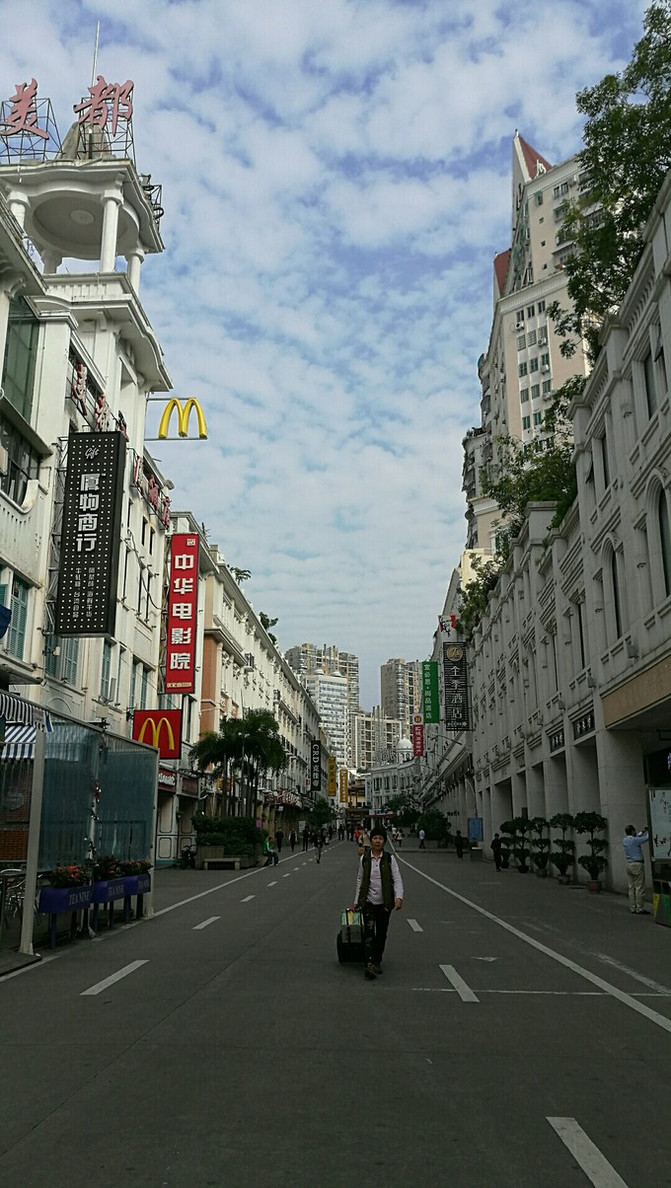 中山路位于厦门岛西南部,是厦门市思明区中华街道的一条东西走向的