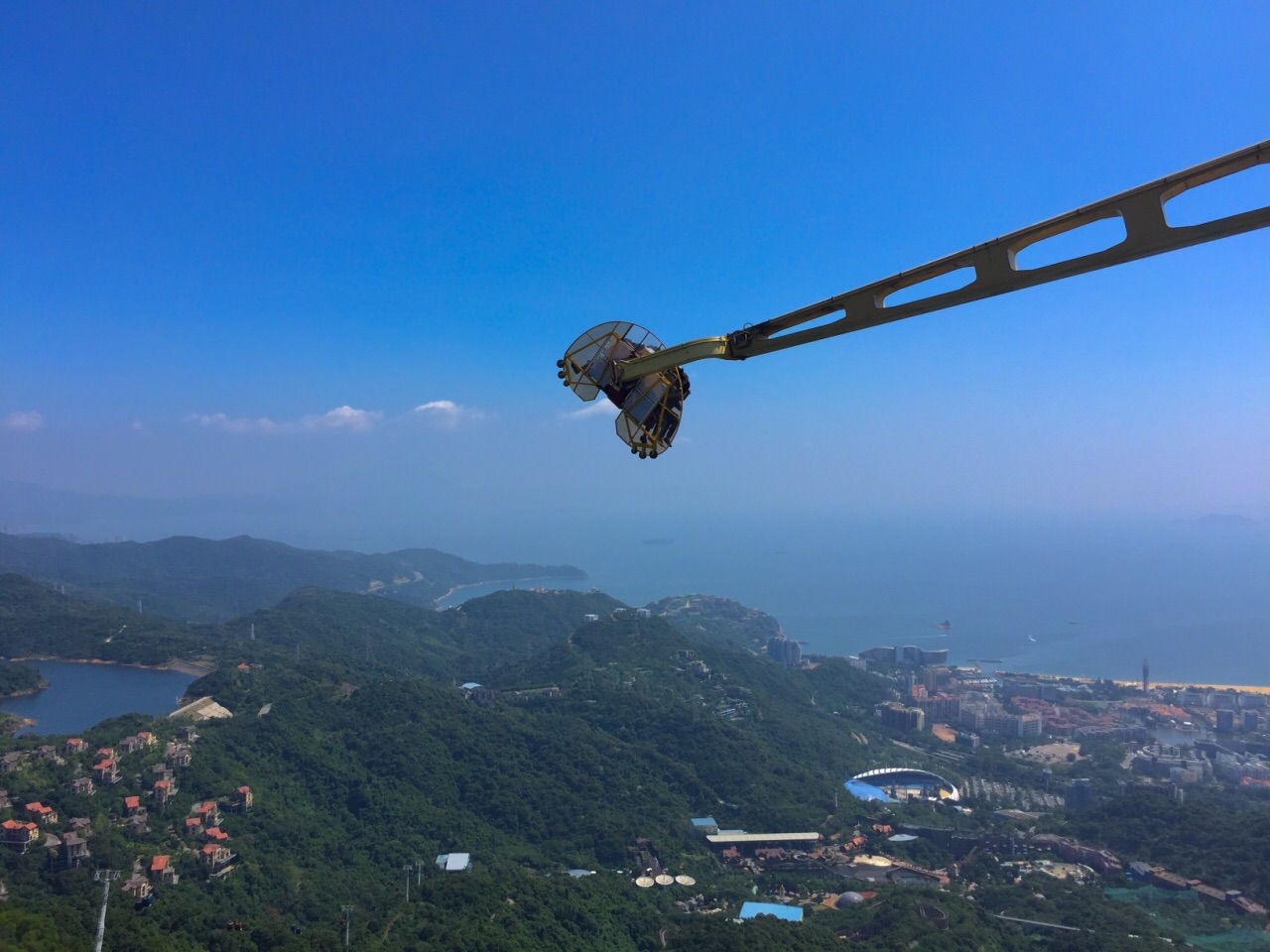 【携程攻略】深圳东部华侨城景点,山上的大摆锤,山腰