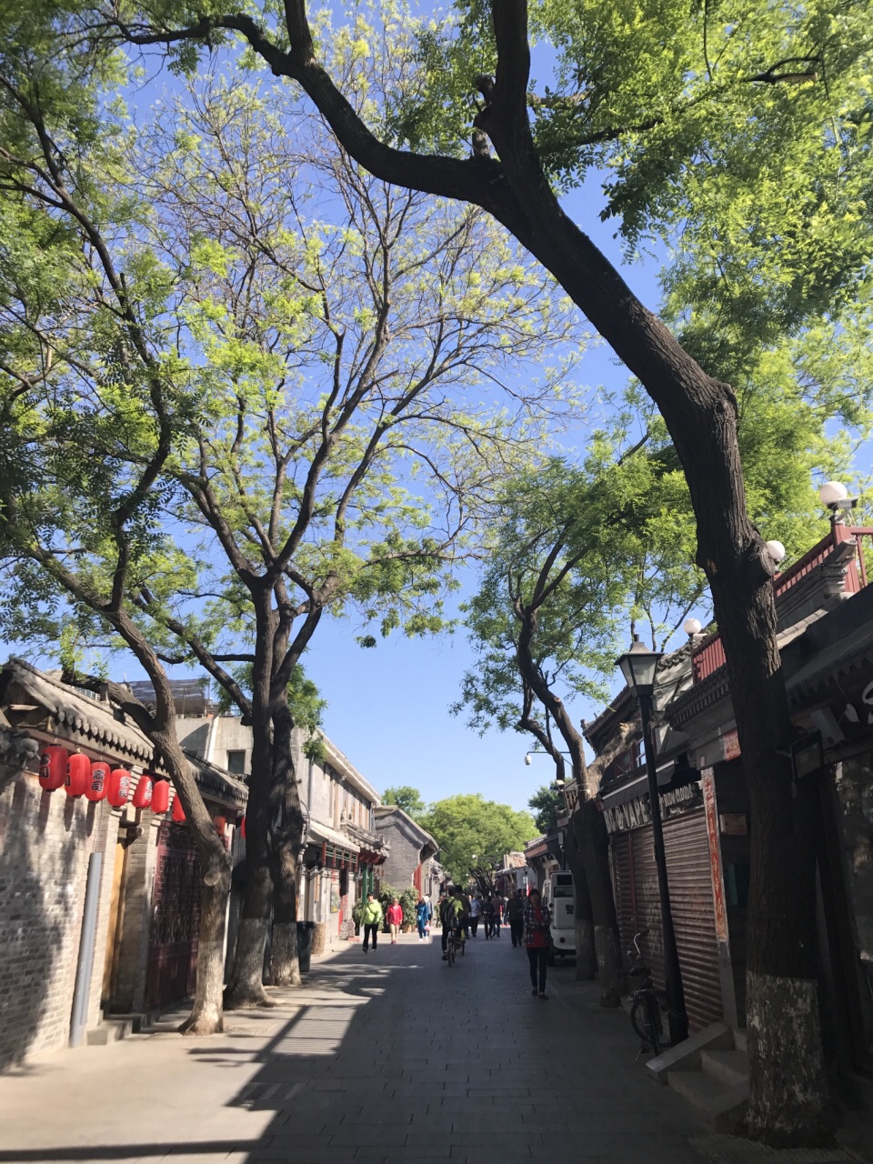 在黄山叫屯溪老街,在南京叫夫子庙,在宁波叫南塘老街,在扬州叫东关街