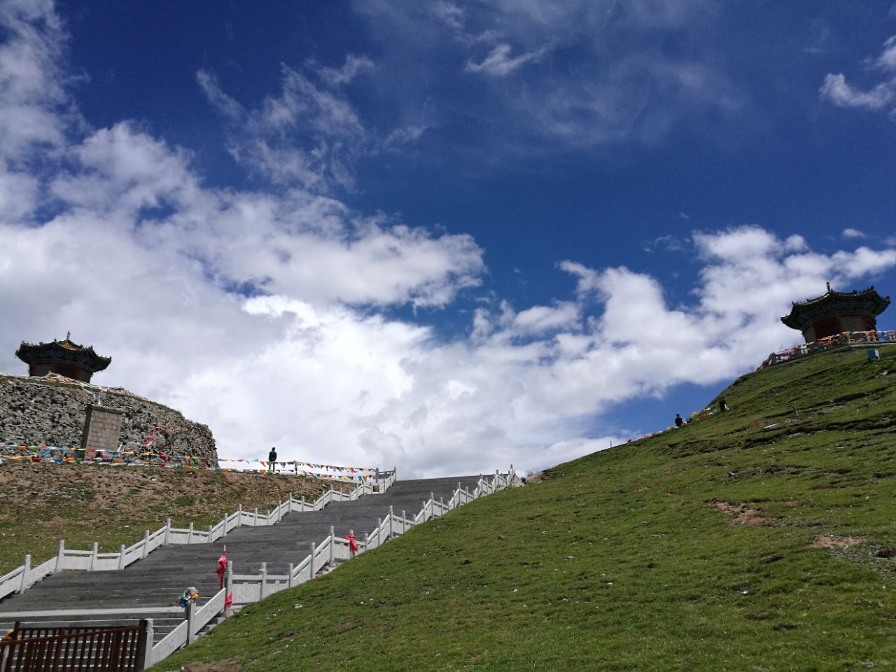 日月山