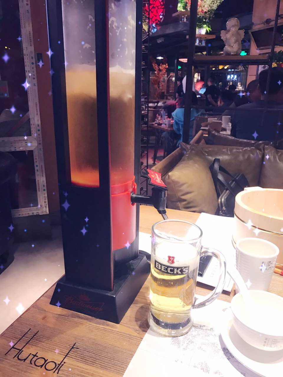 2021胡桃里(景城店)美食餐厅,新开业,啤酒杯拿了半天