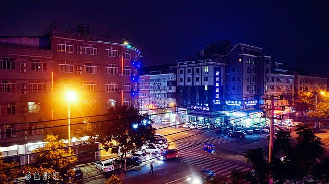 酒店窗外的夜景