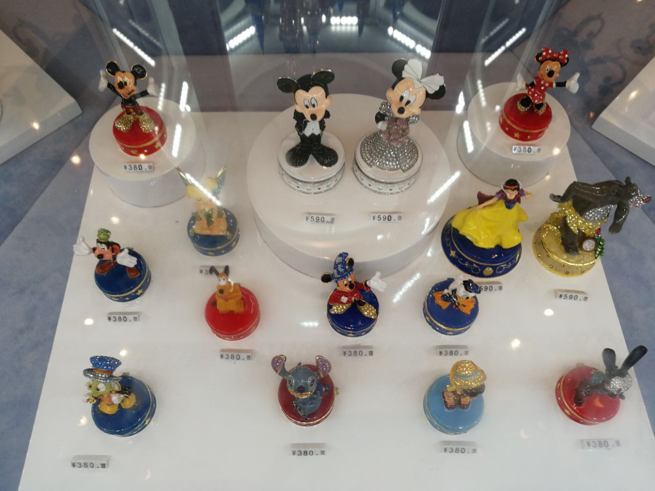 上海外滩和迪士尼有什么纪念品?