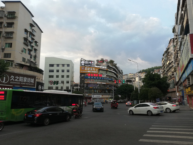 路上: 彭氏宗祠位于云阳县凤鸣镇黎明村,是反映中国清代农庄文化,民居