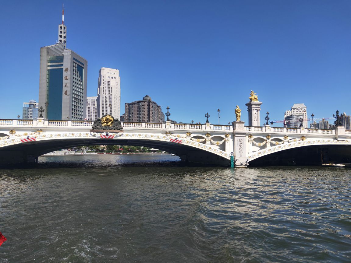 海河观光游船