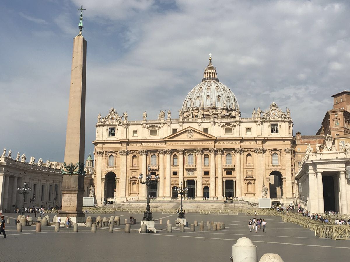 梵蒂冈-圣彼得广场，圣彼得大教堂外立面雕塑、五扇大门【多图欣赏】 - 知乎