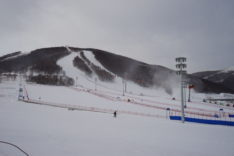 云顶滑雪场是崇礼当地几个滑雪场中,设施最好的一家,里面的缆车座位