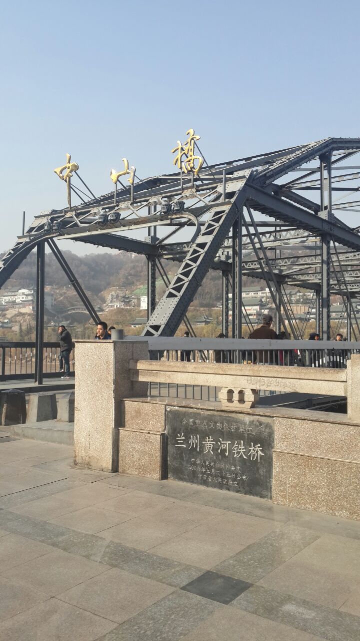 周末时间充足,赶上政府免费公交,又去了百年中山铁桥转了转