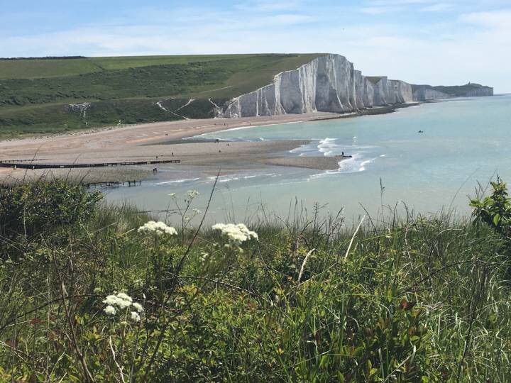 的比奇角(beachy head ),据说是英国最高的海岸悬崖