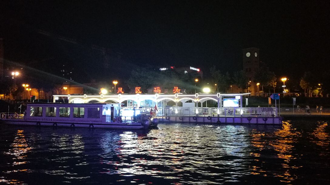海河观光游船