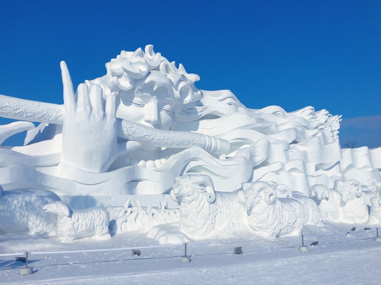 【携程攻略】哈尔滨太阳岛雪博会景点,我觉得去了冰雪大世界就不用去