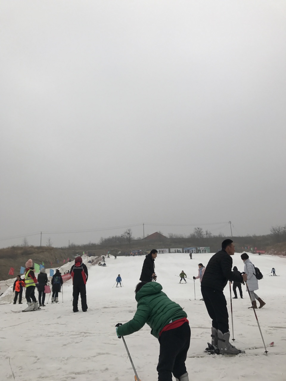 齐乐梦华嬉雪乐园(原梓橦山滑雪场)