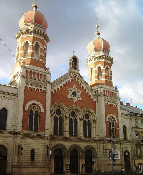 犹太教大会堂,建筑风格融合了意大利和伊斯兰样式,建筑壮观,内部装饰