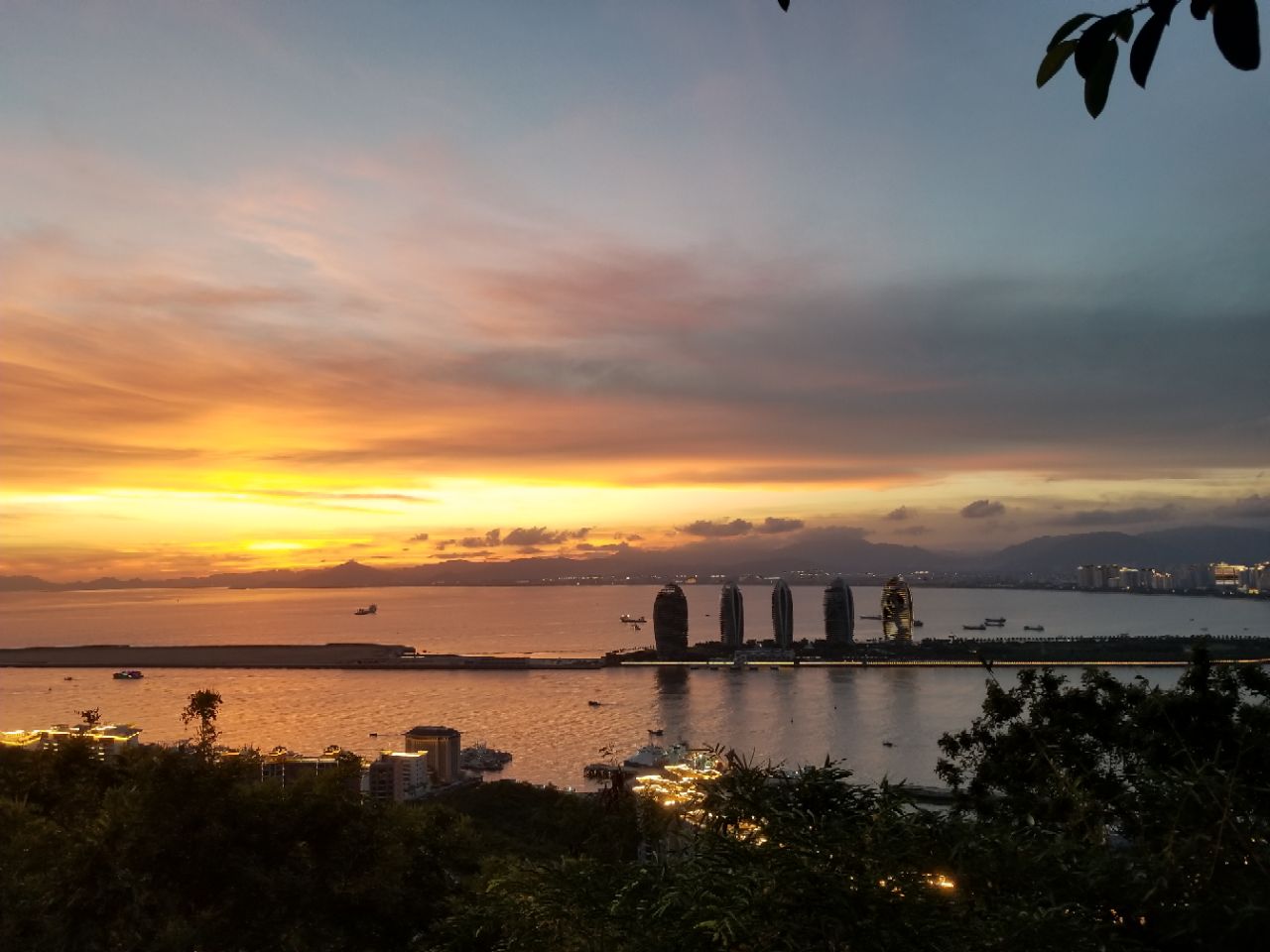 鹿回头风景区