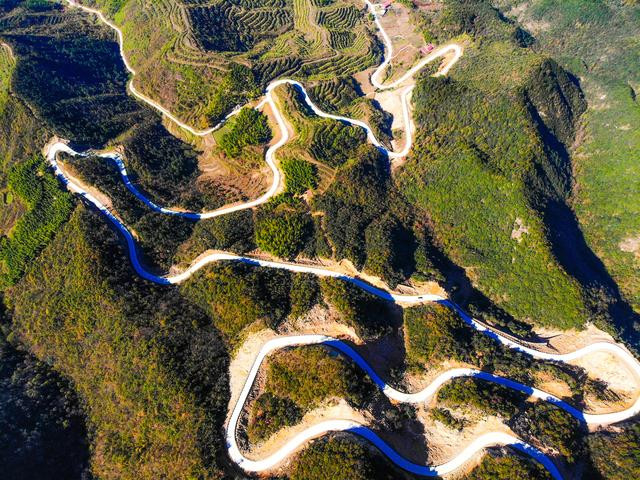 马丁公路,蜿蜒山路体验大别山的别样风情