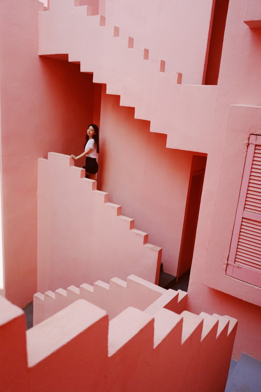 西班牙阿利坎特卡尔佩calpe小镇的红墙la muralla roja.