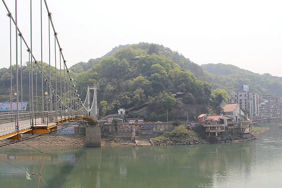 九峰山位于南平市南面,是闽江起点第一山,与市区隔西溪相望.