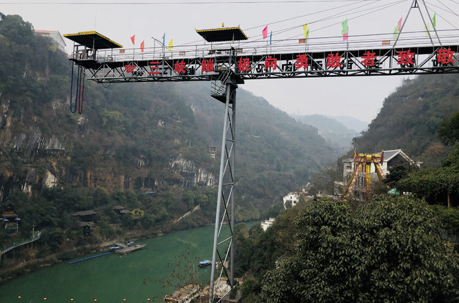 西陵峡快乐谷距宜昌市区仅几公里,位于三峡起点的西陵峡畔,是三峡地区