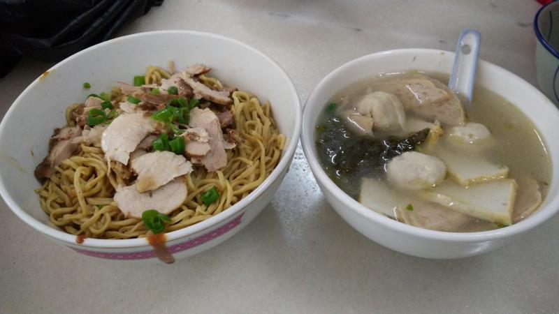 2021爱西干面美食餐厅,汕头老区的小食店装修都是比.